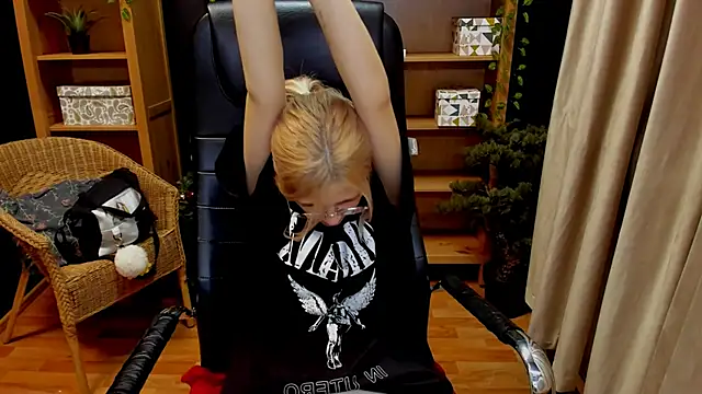 Moon13152 online show from 12-15-24, 07:31