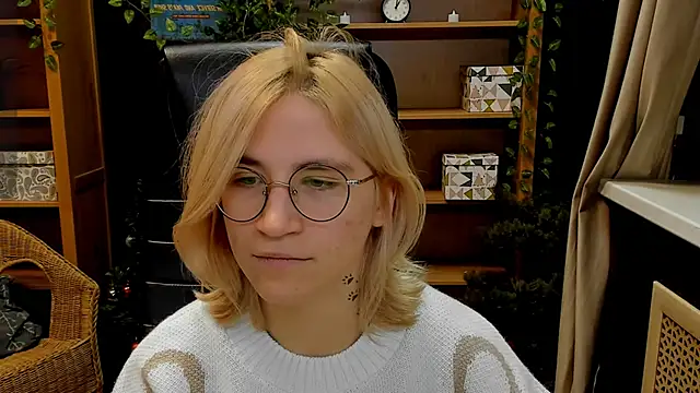 Moon13152 online show from 12-21-24, 04:46