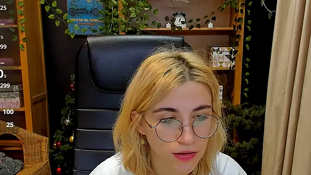 Moon13152 online show from 01-04-25, 12:37