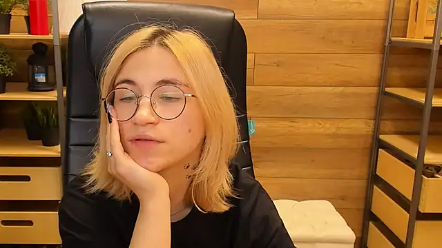 Moon13152 online show from 01-22-25, 09:21