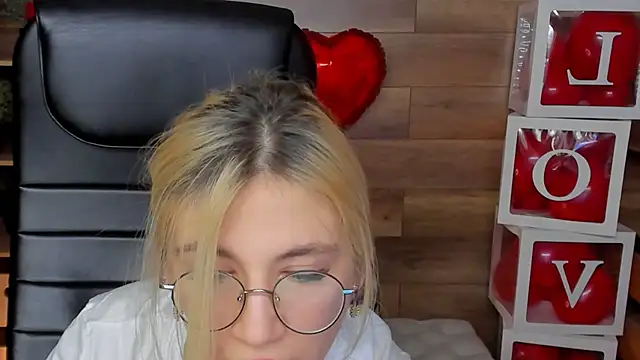 Moon13152 online show from 02-14-25, 09:21