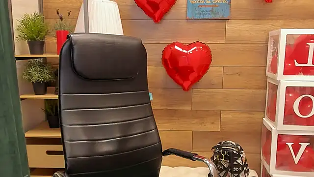 Moon13152 online show from 02-18-25, 06:58