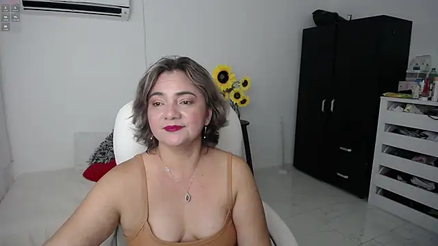 Snapshot of Chiraz_hasnaa chatting on 03-04-25, 11:11 Chiraz hasnaa online show from 03-04-25, 11:11