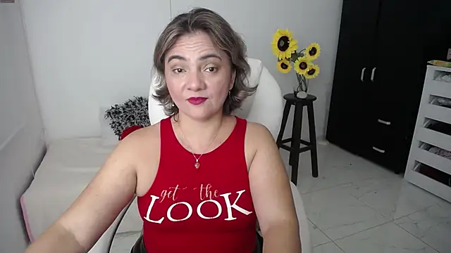 Snapshot of Chiraz_hasnaa chatting on 03-14-25, 10:16 Chiraz hasnaa online show from 03-14-25, 10:16
