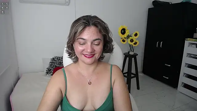 Snapshot of Chiraz_hasnaa chatting on 03-16-25, 12:56 Chiraz hasnaa online show from 03-16-25, 12:56