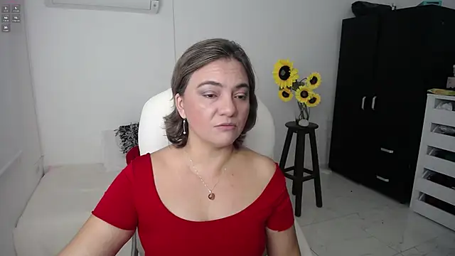 Snapshot of Chiraz_hasnaa chatting on 03-16-25, 01:27 Chiraz hasnaa online show from 03-16-25, 01:27