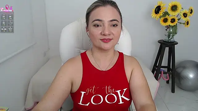 Snapshot of Chiraz_hasnaa chatting on 09-11-25, 12:44 Chiraz hasnaa online show from 09-11-25, 12:44