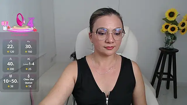 Snapshot of Chiraz_hasnaa chatting on 10-15-25, 02:22 Chiraz hasnaa online show from 10-15-25, 02:22