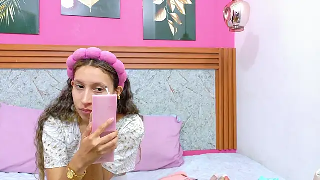 Beautifulskinny18 online show from 02-15-26, 07:32