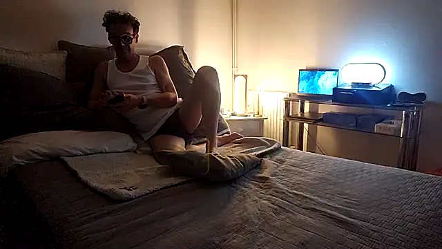 ImYourXtoy online show from 04-25-26, 07:22