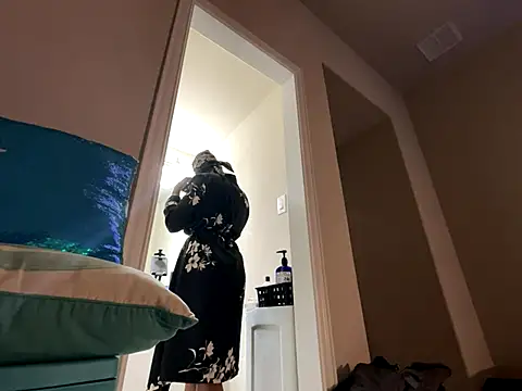 wynterheat online show from 10-19-25, 01:17