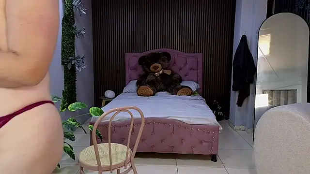 camil milfdream online show from 03-30-26, 11:00