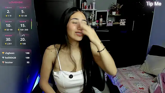 Snapshot of Emilytafur chatting on 05-18-26, 04:07 Emilytafur online show from 05-18-26, 04:07