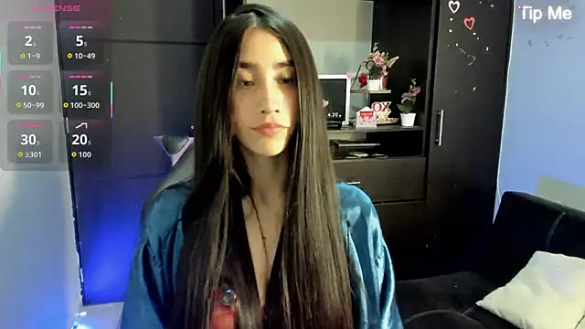 Snapshot of Emilytafur chatting on 06-22-26, 11:35 Emilytafur online show from 06-22-26, 11:35