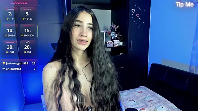 Snapshot of Emilytafur chatting on 07-18-26, 12:48 Emilytafur online show from 07-18-26, 12:48