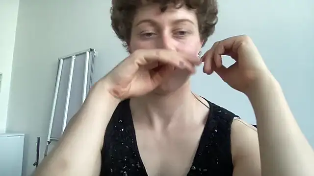 Belindafly online show from 04-25-26, 01:52