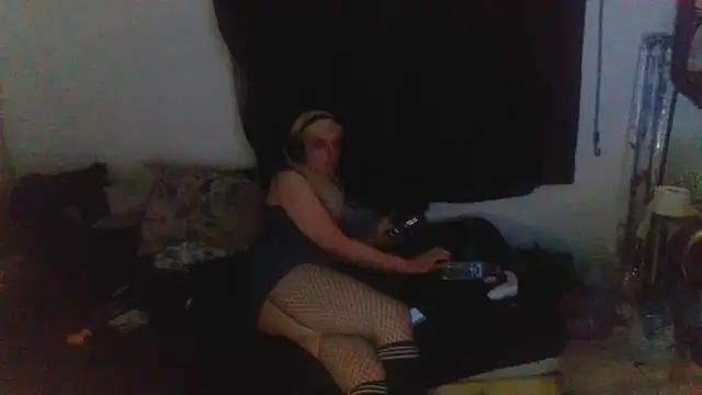 Snapshot of sexyblondetrans chatting on 10-28-25, 06:28 sexyblondetrans online show from 10-28-25, 06:28