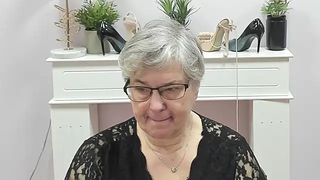 Snapshot of IrisDream chatting on 02-19-26, 07:04 IrisDream online show from 02-19-26, 07:04