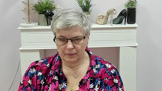 Snapshot of IrisDream chatting on 03-09-26, 07:01 IrisDream online show from 03-09-26, 07:01