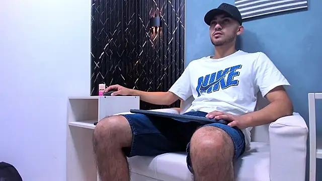 Snapshot of Liam_crox chatting on 12-17-24, 07:48 Liam crox online show from 12-17-24, 07:48