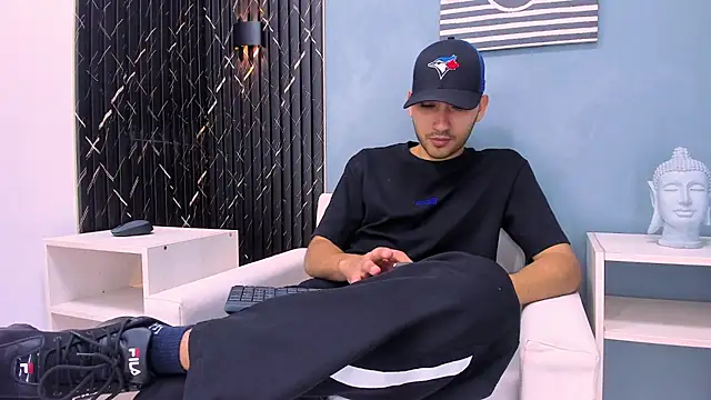 Snapshot of Liam_crox chatting on 12-24-24, 08:16 Liam crox online show from 12-24-24, 08:16