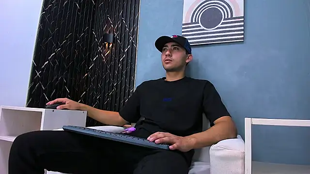 Snapshot of Liam_crox chatting on 01-14-25, 07:21 Liam crox online show from 01-14-25, 07:21