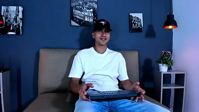 Snapshot of Liam_crox chatting on 01-22-25, 08:28 Liam crox online show from 01-22-25, 08:28