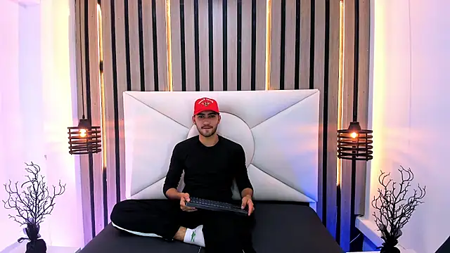 Snapshot of Liam_crox chatting on 02-13-25, 09:06 Liam crox online show from 02-13-25, 09:06