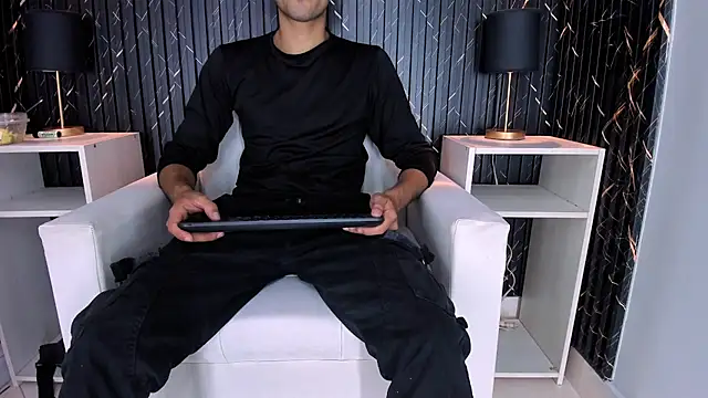 Snapshot of Liam_crox chatting on 02-17-25, 10:36 Liam crox online show from 02-17-25, 10:36