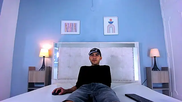 Snapshot of Liam_crox chatting on 02-18-25, 02:38 Liam crox online show from 02-18-25, 02:38