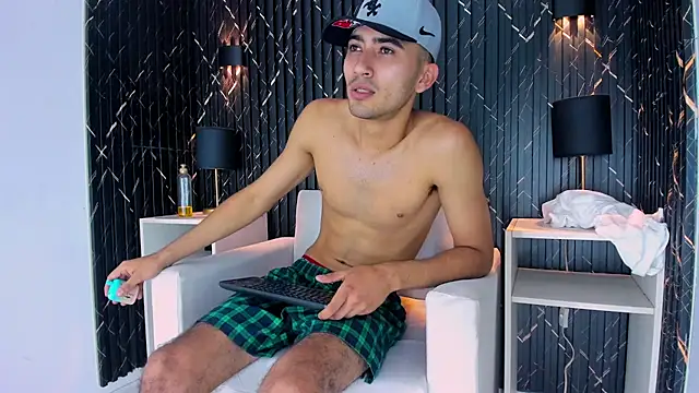 Snapshot of Liam_crox chatting on 02-24-25, 10:25 Liam crox online show from 02-24-25, 10:25