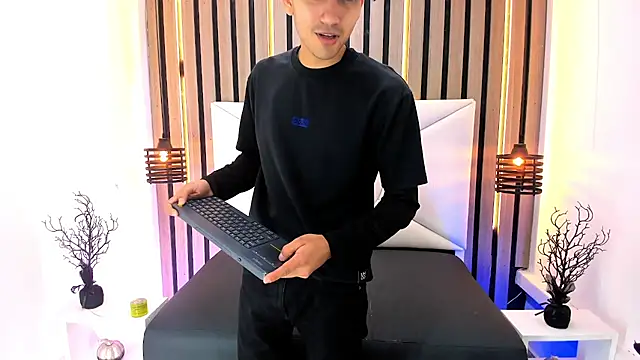 Snapshot of Liam_crox chatting on 02-27-25, 11:52 Liam crox online show from 02-27-25, 11:52