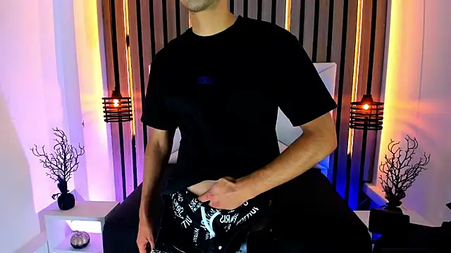 Snapshot of Liam_crox chatting on 02-27-25, 06:42 Liam crox online show from 02-27-25, 06:42