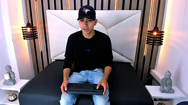 Snapshot of Liam_crox chatting on 03-03-25, 12:48 Liam crox online show from 03-03-25, 12:48