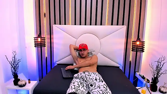 Snapshot of Liam_crox chatting on 03-07-25, 04:44 Liam crox online show from 03-07-25, 04:44