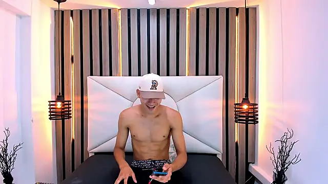 Snapshot of Liam_crox chatting on 03-10-25, 04:25 Liam crox online show from 03-10-25, 04:25