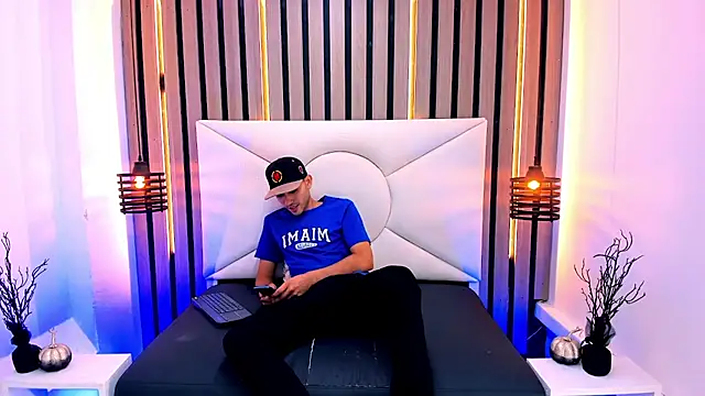 Snapshot of Liam_crox chatting on 03-12-25, 04:13 Liam crox online show from 03-12-25, 04:13