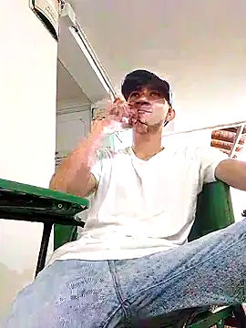 Snapshot of Liam_crox chatting on 03-17-25, 07:26 Liam crox online show from 03-17-25, 07:26