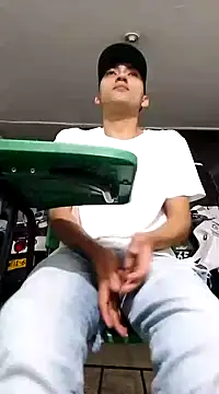 Snapshot of Liam_crox chatting on 03-17-25, 11:54 Liam crox online show from 03-17-25, 11:54