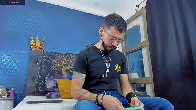 Snapshot of leondevereda chatting on 02-07-25, 10:41 leondevereda online show from 02-07-25, 10:41