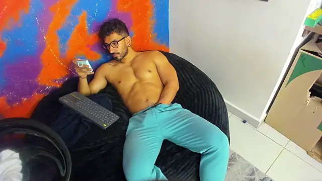 Snapshot of leondevereda chatting on 10-18-25, 12:13 leondevereda online show from 10-18-25, 12:13