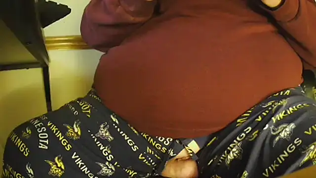 Snapshot of mnguy1972 chatting on 06-01-26, 03:30 mnguy1972 online show from 06-01-26, 03:30