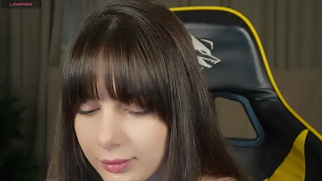 Snapshot of Alisa054 chatting on 12-15-24, 04:15 Alisa054 online show from 12-15-24, 04:15