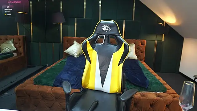 Snapshot of Alisa054 chatting on 12-25-24, 08:28 Alisa054 online show from 12-25-24, 08:28