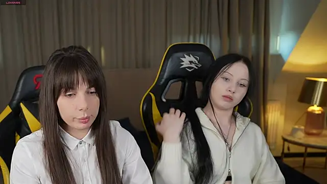 Snapshot of Alisa054 chatting on 03-19-25, 03:51 Alisa054 online show from 03-19-25, 03:51