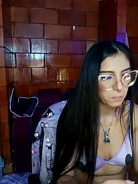 Snapshot of Raven__purple chatting on 02-13-25, 03:39 Raven  purple online show from 02-13-25, 03:39