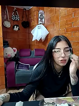 Snapshot of Raven__purple chatting on 03-09-25, 05:44 Raven  purple online show from 03-09-25, 05:44