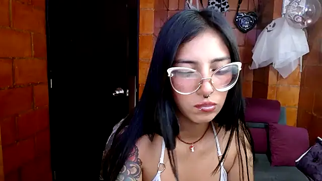 Snapshot of Raven__purple chatting on 09-27-25, 05:51 Raven  purple online show from 09-27-25, 05:51