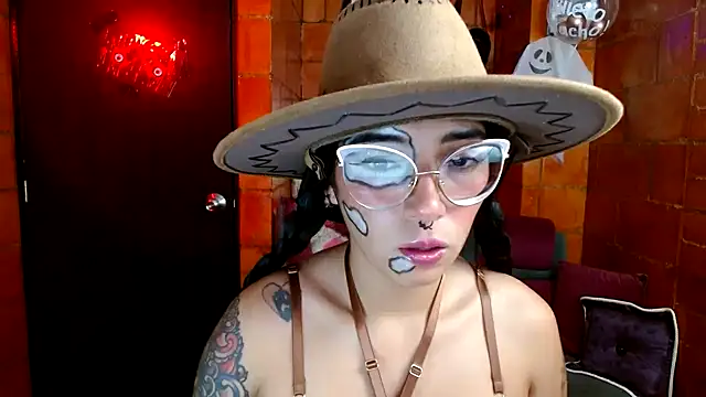 Snapshot of Raven__purple chatting on 10-17-25, 10:01 Raven  purple online show from 10-17-25, 10:01