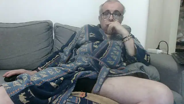 Snapshot of Bretoncool chatting on 10-04-25, 06:17 Bretoncool online show from 10-04-25, 06:17